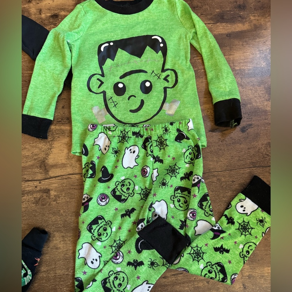 Halloween Dinosaur and Monster Kids Pajama Set 💚🧡 - Picture 4 of 4